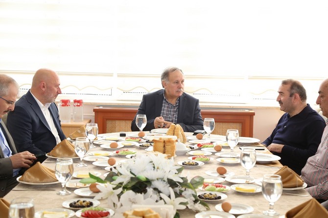 artvin-valisi-omer-doganay-baskanliginda-dsi-toplanti-salonunda-duzenlenen-kamu-yatirimlari-degerlendirme-ve-istisare-toplantisi-(2).jpg