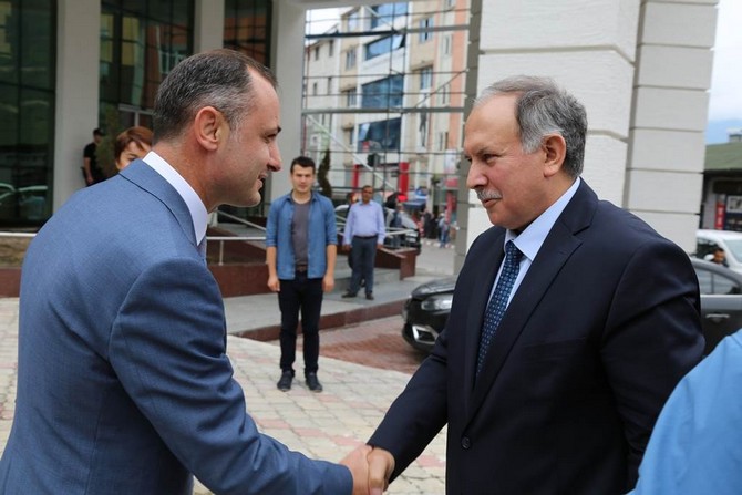 artvin-valisi-omer-doganay-gorevine-basladi-(1).jpg