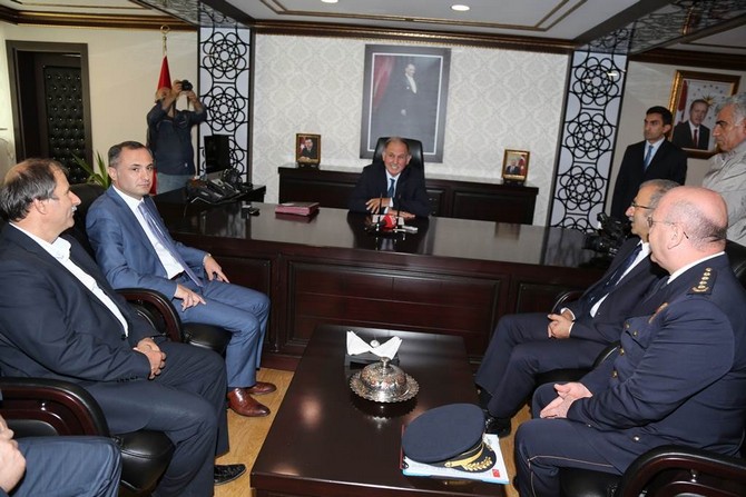 artvin-valisi-omer-doganay-gorevine-basladi-(12).jpg