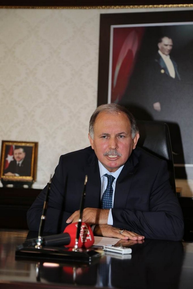artvin-valisi-omer-doganay-gorevine-basladi-(14).jpg