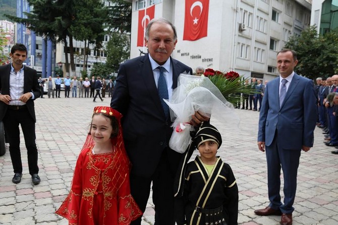 artvin-valisi-omer-doganay-gorevine-basladi-(3).jpg