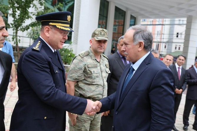 artvin-valisi-omer-doganay-gorevine-basladi-(4).jpg
