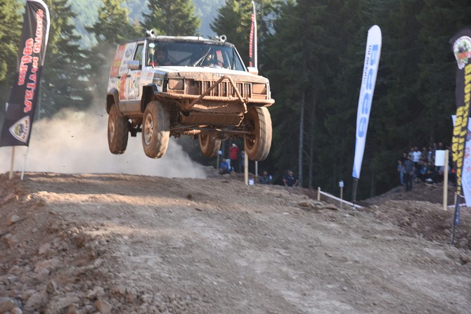 artvinde-5incisi-duzenlenen-uluslararasi-off-road-yarislari-yapildi-(11).jpg