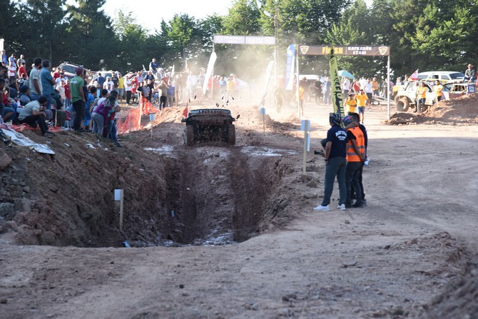artvinde-5incisi-duzenlenen-uluslararasi-off-road-yarislari-yapildi-(13).jpg