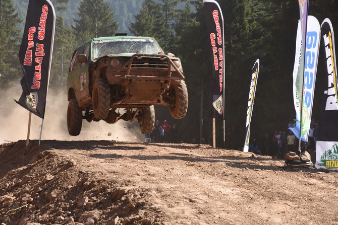 artvinde-5incisi-duzenlenen-uluslararasi-off-road-yarislari-yapildi-(6).jpg