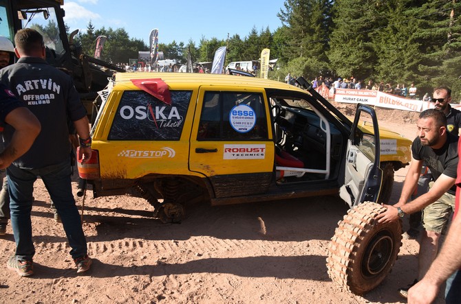 artvinde-5incisi-duzenlenen-uluslararasi-off-road-yarislari-yapildi-(8).jpg