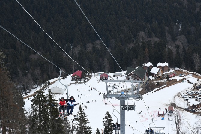 artvinde-6.-geleneksel-kar-senligi-duzenlendi-(16).jpg