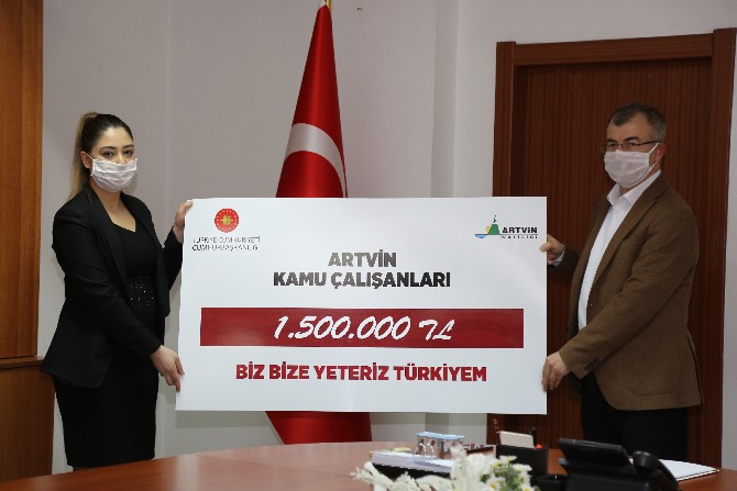 artvinde-kamu-calisanlarindan-milli-dayanisma-kampanyasina-1,5-milyon-lira-destek-(3).jpg