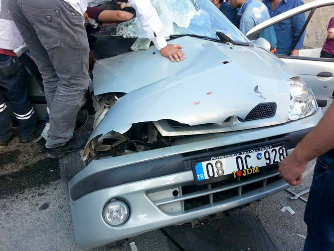 artvinde-kaza-1-olu,-5-yarali-53.jpg artvinde-kaza-1-olu,-5-yarali-53.jpg