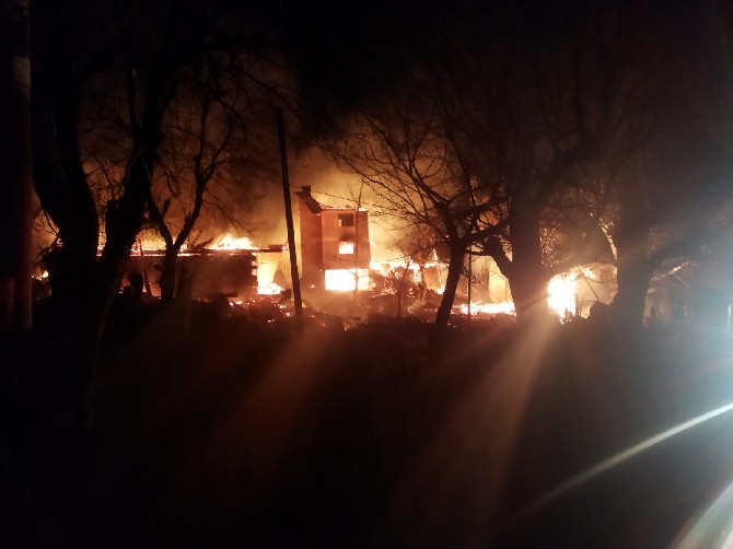 artvinde-koy-evinde-cikan-yanginda-1-kisi-hayatini-kaybetti-7.jpg