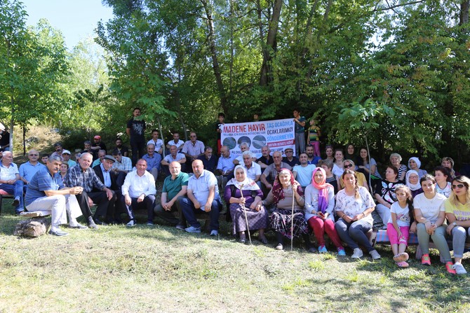 artvinde-koylulerin-maden-ocagi-tepkisi-susuz-kaliyoruz-(1).jpg