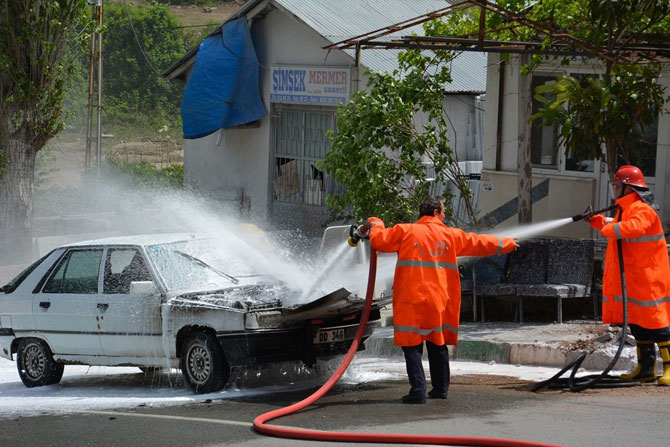 artvinde-lpgli-arac-yangini-korkuttu1.jpg artvinde-lpgli-arac-yangini-korkuttu1.jpg