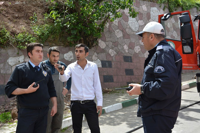 artvinde-lpgli-arac-yangini-korkuttu2.jpg artvinde-lpgli-arac-yangini-korkuttu2.jpg