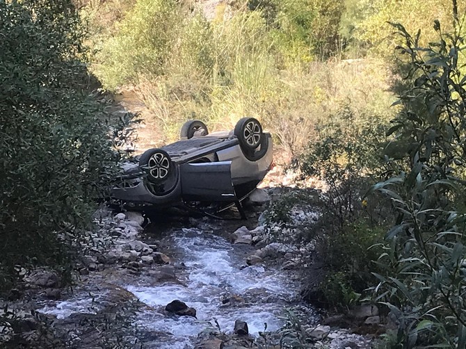 artvinde-otomobil-dereye-yuvarlandi-4-yarali-(3).jpg
