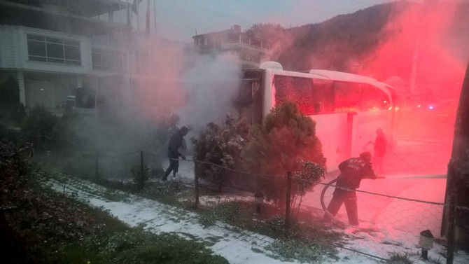 artvinde-park-halindeki-yolcu-otobusleri-kundaklandi-(2).jpg