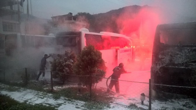 artvinde-park-halindeki-yolcu-otobusleri-kundaklandi-(6).jpg