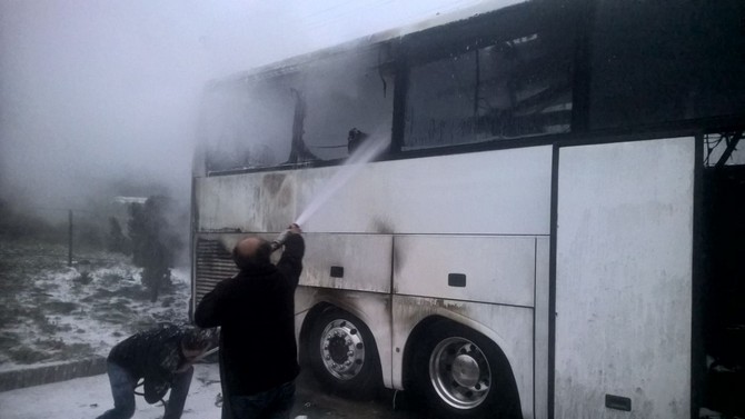 artvinde-park-halindeki-yolcu-otobusleri-kundaklandi-(9).jpg