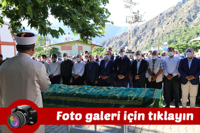 artvinde-sel-sularina-kapilarak-olen-anne,-baba-ve-ogul-topraga-verildi.jpg