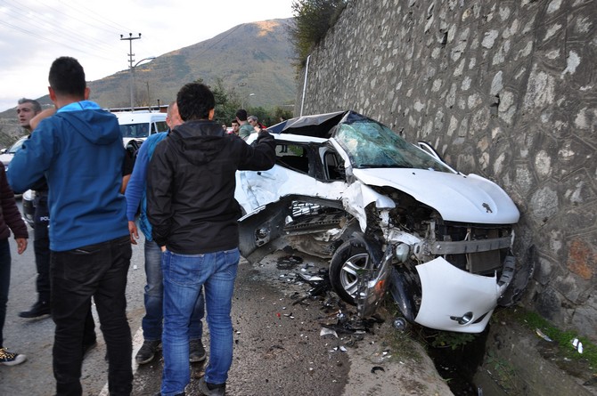artvinde-trafik-kazasi-2-yarali-(3).jpg