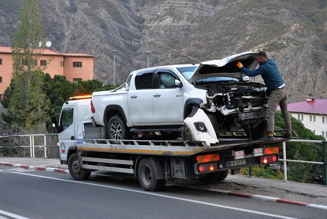 artvinde-trafik-kazasi-2-yarali-(4).jpg