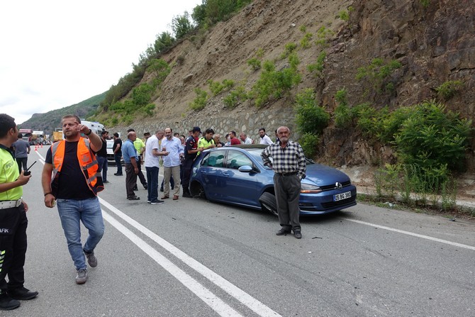 artvinde-zincirleme-trafik-kazasi-7-yarali-(1).jpg