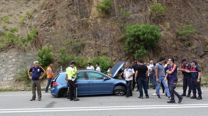 artvinde-zincirleme-trafik-kazasi-7-yarali-(6).jpg