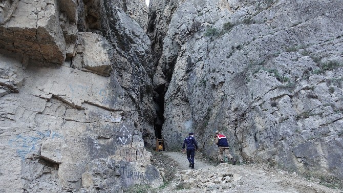 artvindeki-cehennem-deresi-kanyonunda-supheli-olum-(3).jpg