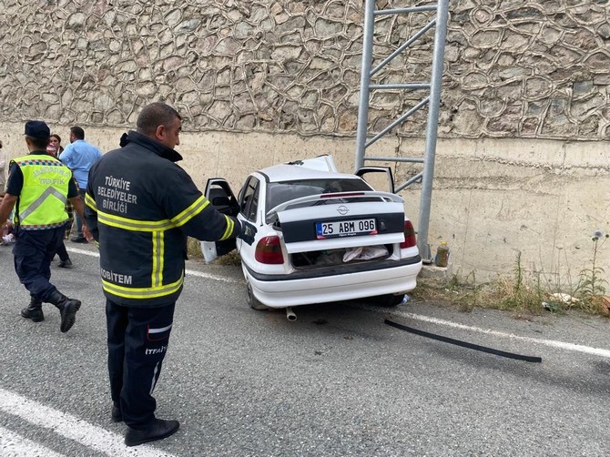 artvindeki-trafik-kazasinda-ayni-aileden-6-kisi-yaralandi-10.jpg