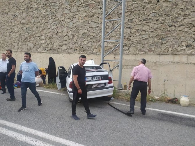 artvindeki-trafik-kazasinda-ayni-aileden-6-kisi-yaralandi-7.jpg