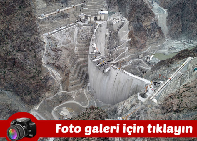 artvinin-yusufeli-ilcesinde-temeli-8-yil-once-atilan-govde-insaatina-ise-7-yil-once-baslanan-yusufeli-barajinin-beton-govdesi-tamamlandi.jpg