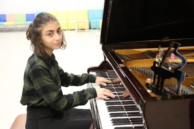 artvinli-genc-piyanistler-italya’nin-ardindan-fransa’ya-da-davet-edildi-(3).jpg