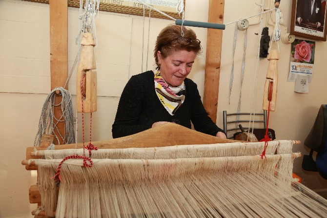 artvinli-kadinlar-ehram-dokumaciligiyla-aile-ekonomisine-katki-sagliyor-(3).jpg