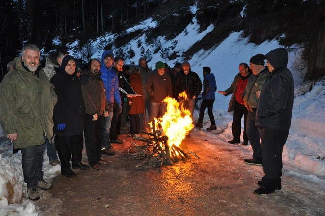 artvinliler’in-cerattepe-direnisi-devam-ediyor-(2).jpg