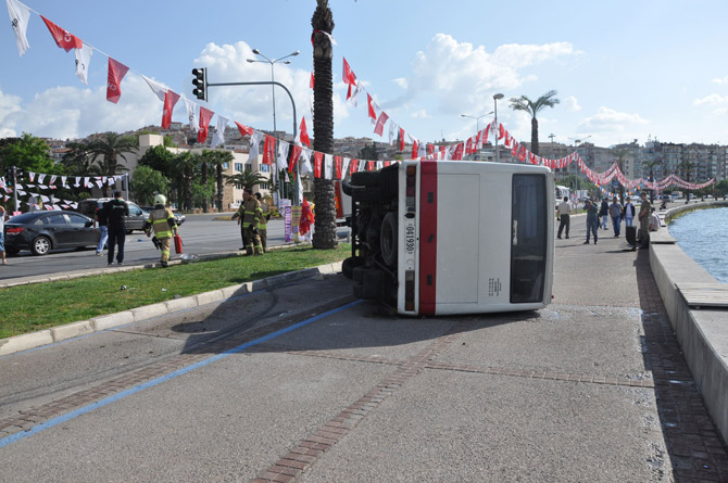 askeri-midibus-devrildi-6-yarali-5.jpg askeri-midibus-devrildi-6-yarali-5.jpg