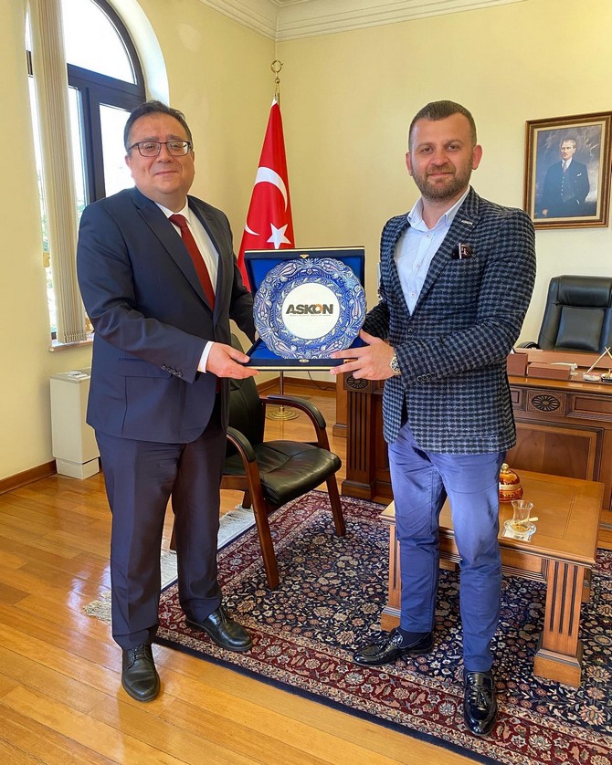 askon-rize-heyeti-batum-baskonsoloslugunu-ziyaret-etti-5.jpg