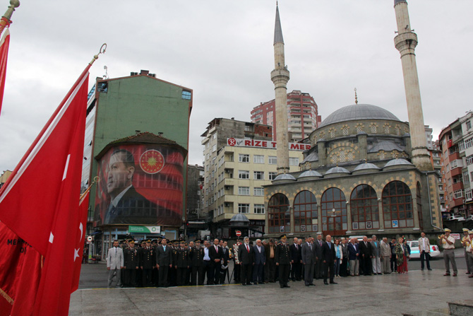 ataturk’un-rize’yi-ziyaretinin-92.-yildonumu-toreni-1.jpg ataturk’un-rize’yi-ziyaretinin-92.-yildonumu-toreni-1.jpg