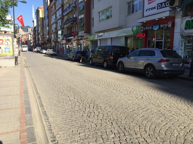 ataturk-caddesi-uzeri-yol-calismalari-rize-(3).jpg