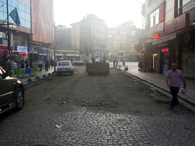 ataturk-caddesi-uzeri-yol-calismalari-rize-(4).jpg