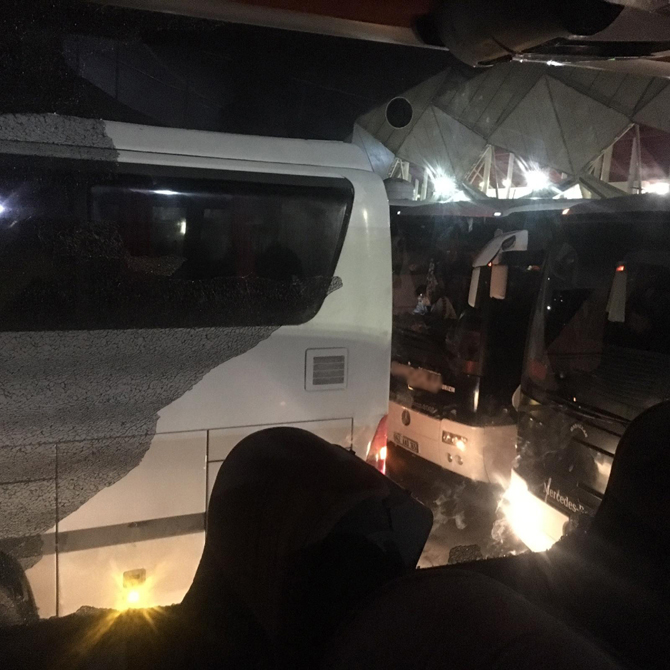atiker-konyaspor-taraftarini-tasiyan-otobusler-trabzonda-saldiriya-ugradi..jpg