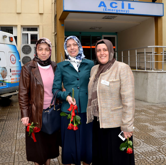 atilla-esmen-ve-beraberindeki-heyet-hemsirelerin-gununu-kutladi-1.jpg atilla-esmen-ve-beraberindeki-heyet-hemsirelerin-gununu-kutladi-1.jpg