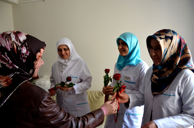 atilla-esmen-ve-beraberindeki-heyet-hemsirelerin-gununu-kutladi-10.jpg atilla-esmen-ve-beraberindeki-heyet-hemsirelerin-gununu-kutladi-10.jpg