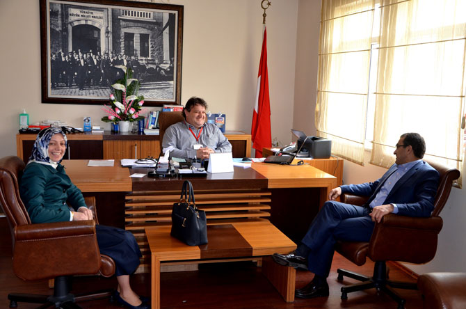 atilla-esmen-ve-beraberindeki-heyet-hemsirelerin-gununu-kutladi-11.jpg atilla-esmen-ve-beraberindeki-heyet-hemsirelerin-gununu-kutladi-11.jpg