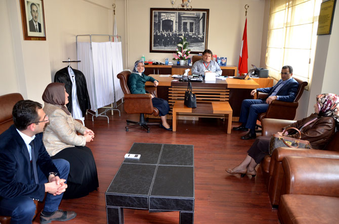 atilla-esmen-ve-beraberindeki-heyet-hemsirelerin-gununu-kutladi-12.jpg atilla-esmen-ve-beraberindeki-heyet-hemsirelerin-gununu-kutladi-12.jpg