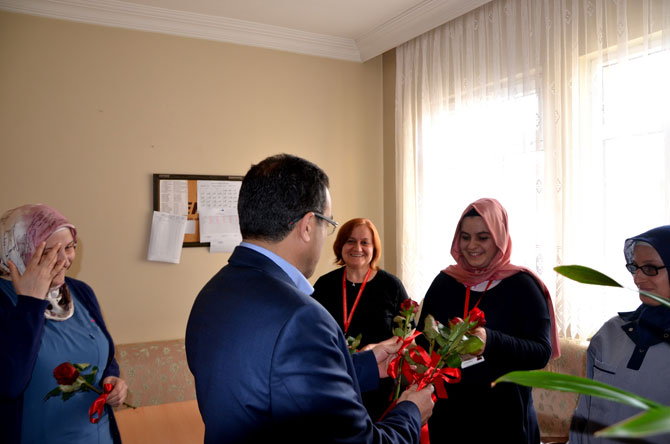 atilla-esmen-ve-beraberindeki-heyet-hemsirelerin-gununu-kutladi-3.jpg atilla-esmen-ve-beraberindeki-heyet-hemsirelerin-gununu-kutladi-3.jpg