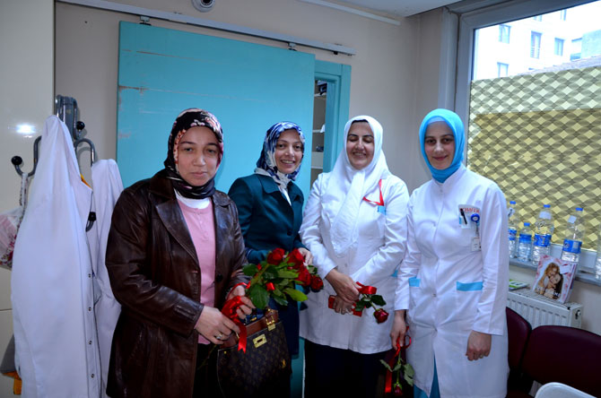 atilla-esmen-ve-beraberindeki-heyet-hemsirelerin-gununu-kutladi-6.jpg atilla-esmen-ve-beraberindeki-heyet-hemsirelerin-gununu-kutladi-6.jpg