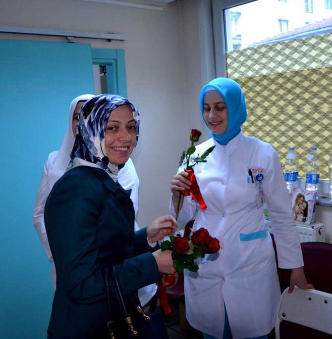 atilla-esmen-ve-beraberindeki-heyet-hemsirelerin-gununu-kutladi-8.jpg atilla-esmen-ve-beraberindeki-heyet-hemsirelerin-gununu-kutladi-8.jpg