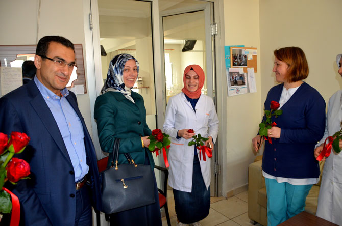 atilla-esmen-ve-beraberindeki-heyet-hemsirelerin-gununu-kutladi-9.jpg atilla-esmen-ve-beraberindeki-heyet-hemsirelerin-gununu-kutladi-9.jpg