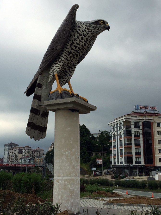 atmaca-heykeli-rize-(11).jpg