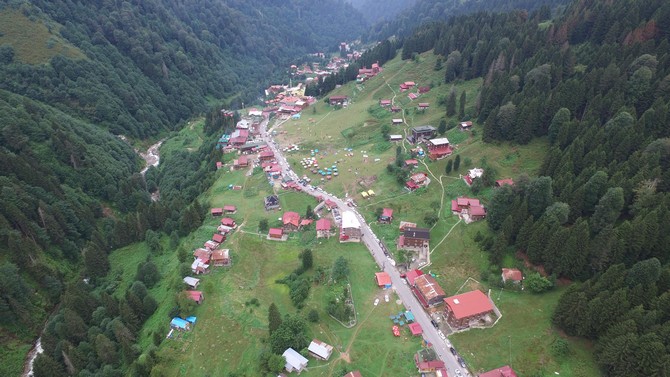 ayder-yaylasina,-kurban-bayrami-tatili-dolayisiyla-yerli-ve-yabanci-turistler-buyuk-ilgi-gosteriyor-(7).jpg