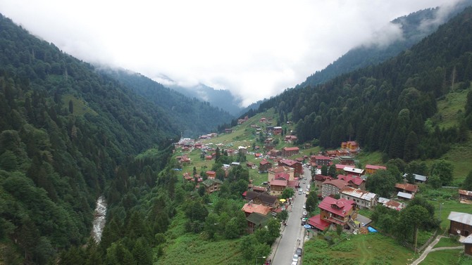 ayder-yaylasina,-kurban-bayrami-tatili-dolayisiyla-yerli-ve-yabanci-turistler-buyuk-ilgi-gosteriyor-(9).jpg